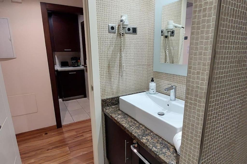Elegante Alojamiento Con Piscina A 200 M Del Mar. Leilighet Benalmádena Eksteriør bilde