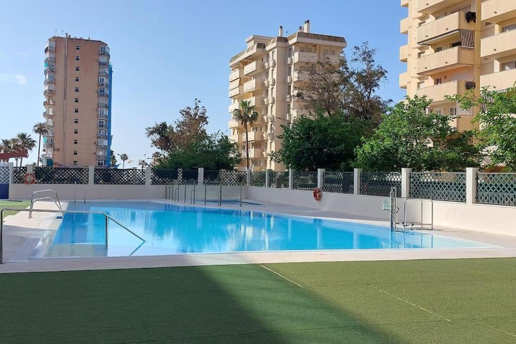 Elegante Alojamiento Con Piscina A 200 M Del Mar. Leilighet Benalmádena Eksteriør bilde