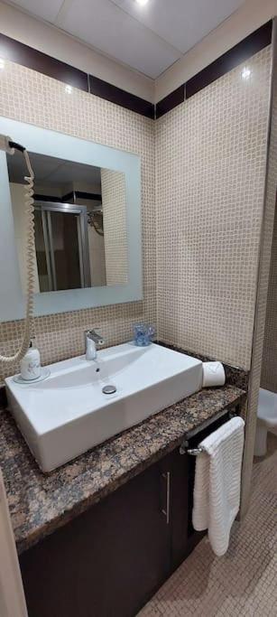 Elegante Alojamiento Con Piscina A 200 M Del Mar. Leilighet Benalmádena Eksteriør bilde