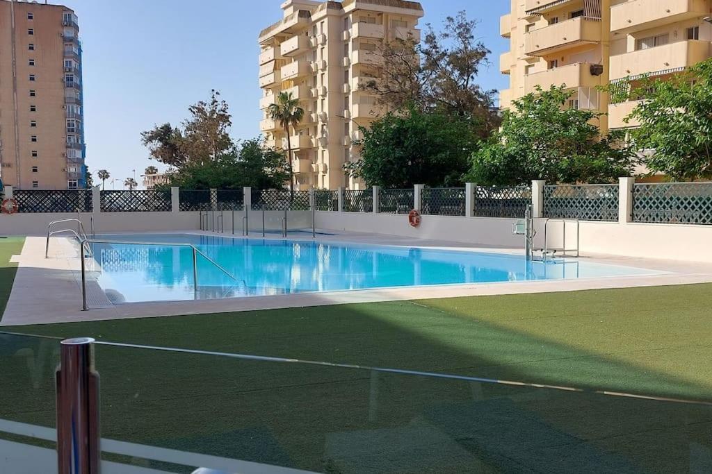 Elegante Alojamiento Con Piscina A 200 M Del Mar. Leilighet Benalmádena Eksteriør bilde